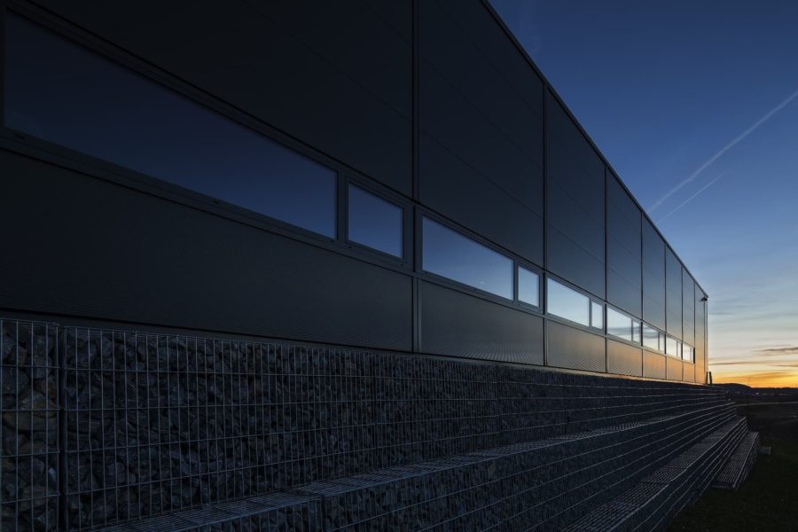 Autohaus Leutenbach bei Sonnenuntergang